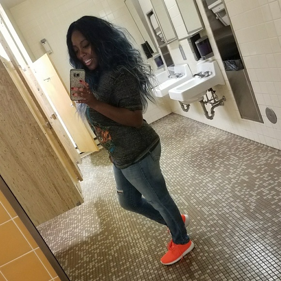 Meet your Posh Ambassador, Andi - Picture 3 of 7